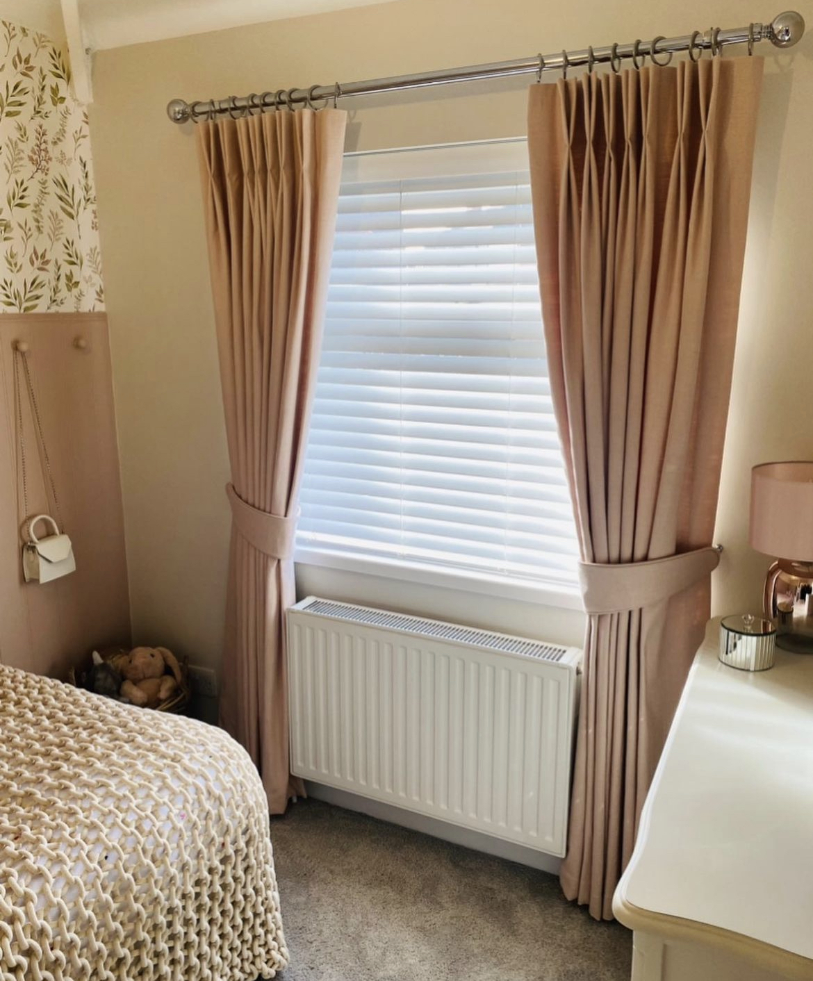 Image orla kiely linear stem evergreen curtains