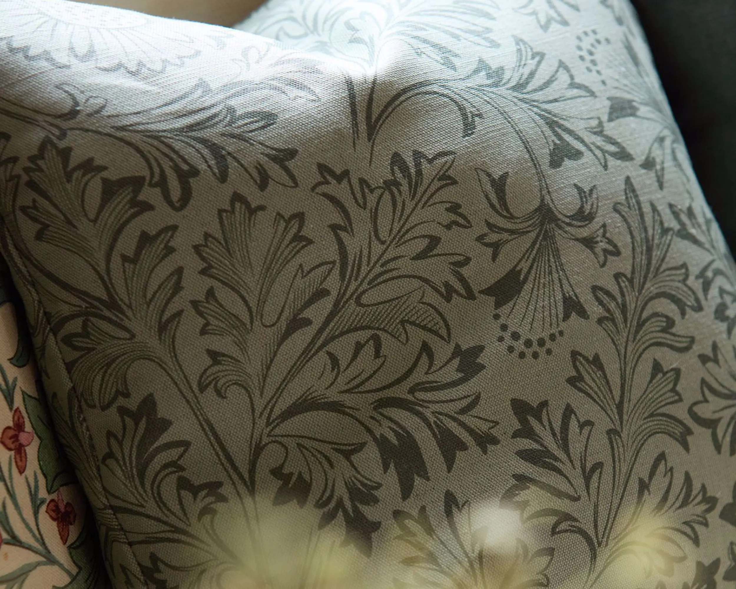 William Morris Chamomile Bayleaf